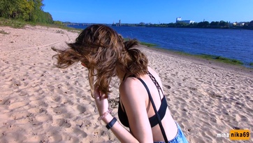 Barátnőm szopott a strandon Thumb